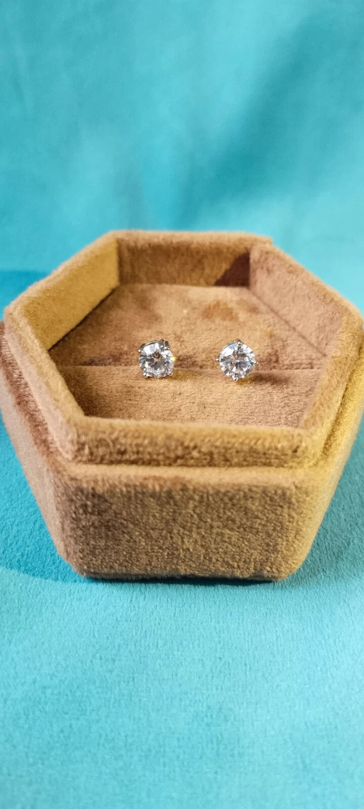 2.00 Ct D VVS2 Lab-Grown Diamond Stud Earrings – 14K Gold, IGI Certified