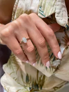 IGI Certified 1.00 CT E/VS1 Oval Cut Lab Grown Diamond Engagement Ring 14K Gold